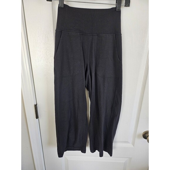 Capri Lululemon pants - Picture 3 of 8